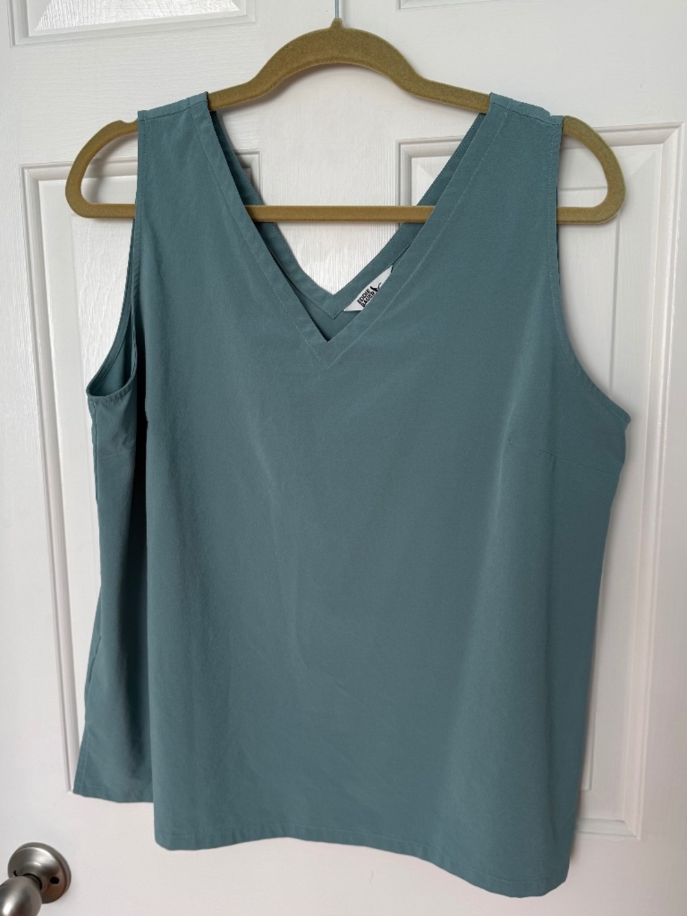 Eddie Bauer | Womens Eddie Bauer Departure V-Neck Tank | Large | Sage Green